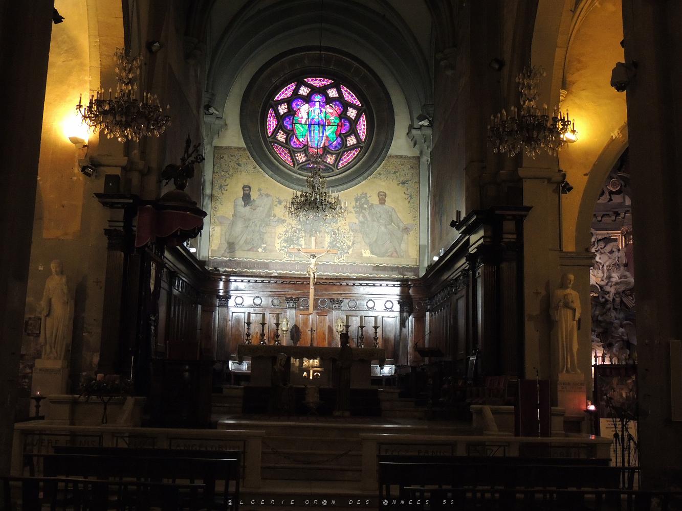 125 Toulon La Cathedrale Les Vitraux et Autel.JPG -           